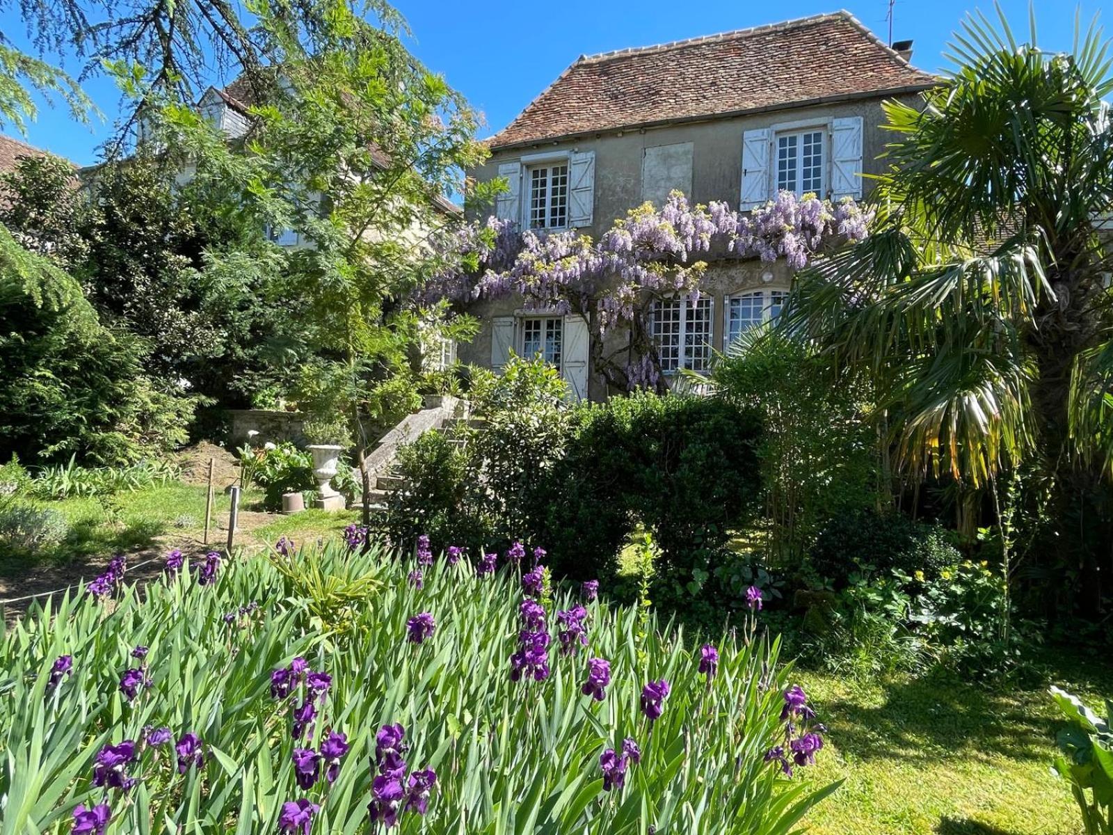 Bed and Breakfast Jardin Des Remparts Orthez Exterior foto